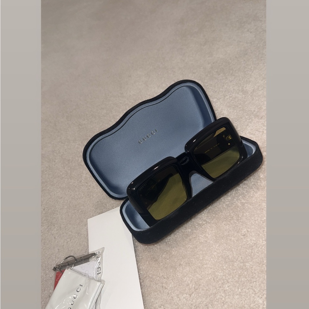 Gucci Black Sunglasses for unisex